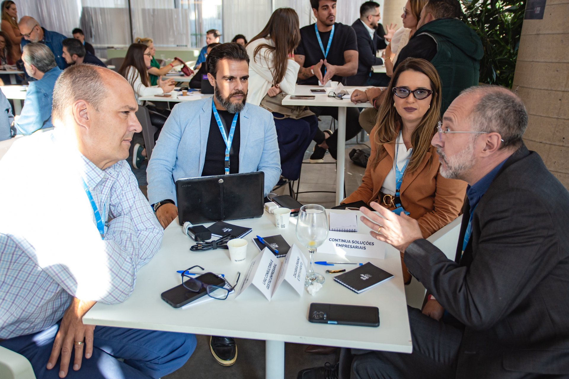 Mesas de trabalho colaborativo